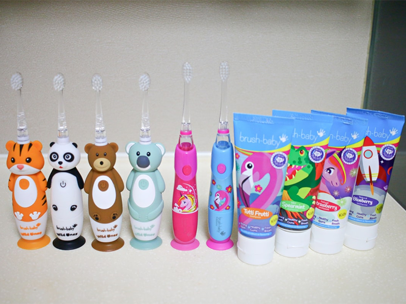 【兔子洞裡的愛麗絲】不再追著孩子刷牙！Brush Baby 電動牙刷的神奇魔力